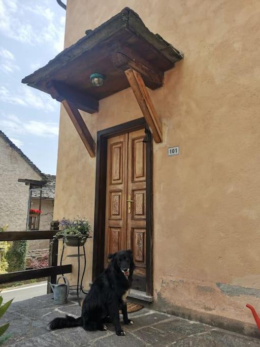 La Dimora Della Fontana Apartment Mozzio Exterior photo